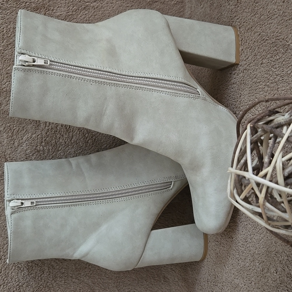 StreetWear Society | Cream Beige Heeled Boots - Picture 10 of 10